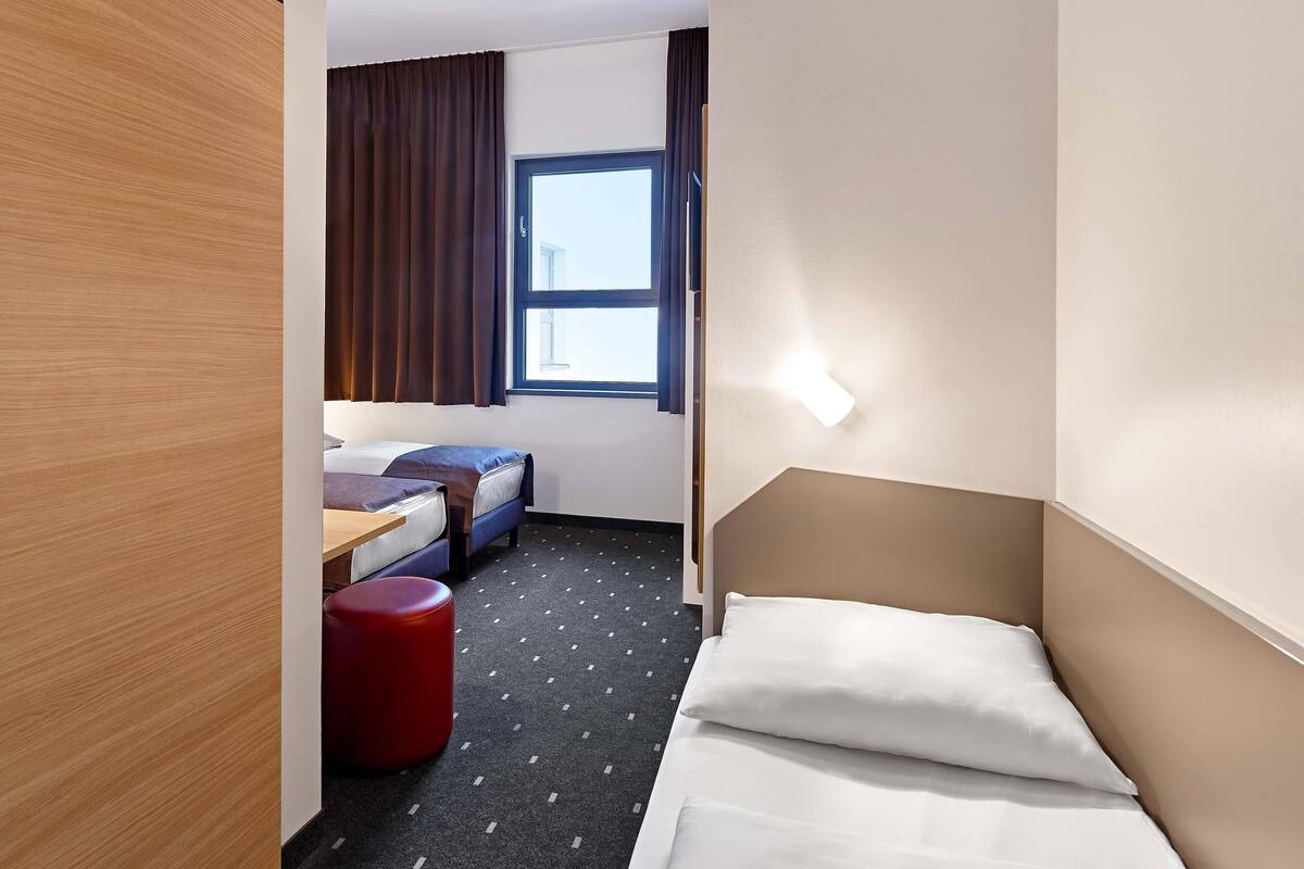 Triple Room | Hypo-allergenic bedding, desk, soundproofing, free WiFi