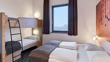 Vierbettzimmer | Allergikerbettwaren, Schreibtisch, schallisolierte Zimmer