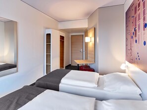 Hypo-allergenic bedding, desk, soundproofing, free WiFi