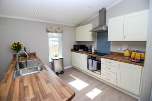 Apartamento de lujo, baño privado (With Hot Tub) | Cocina compartida | Trona infantil