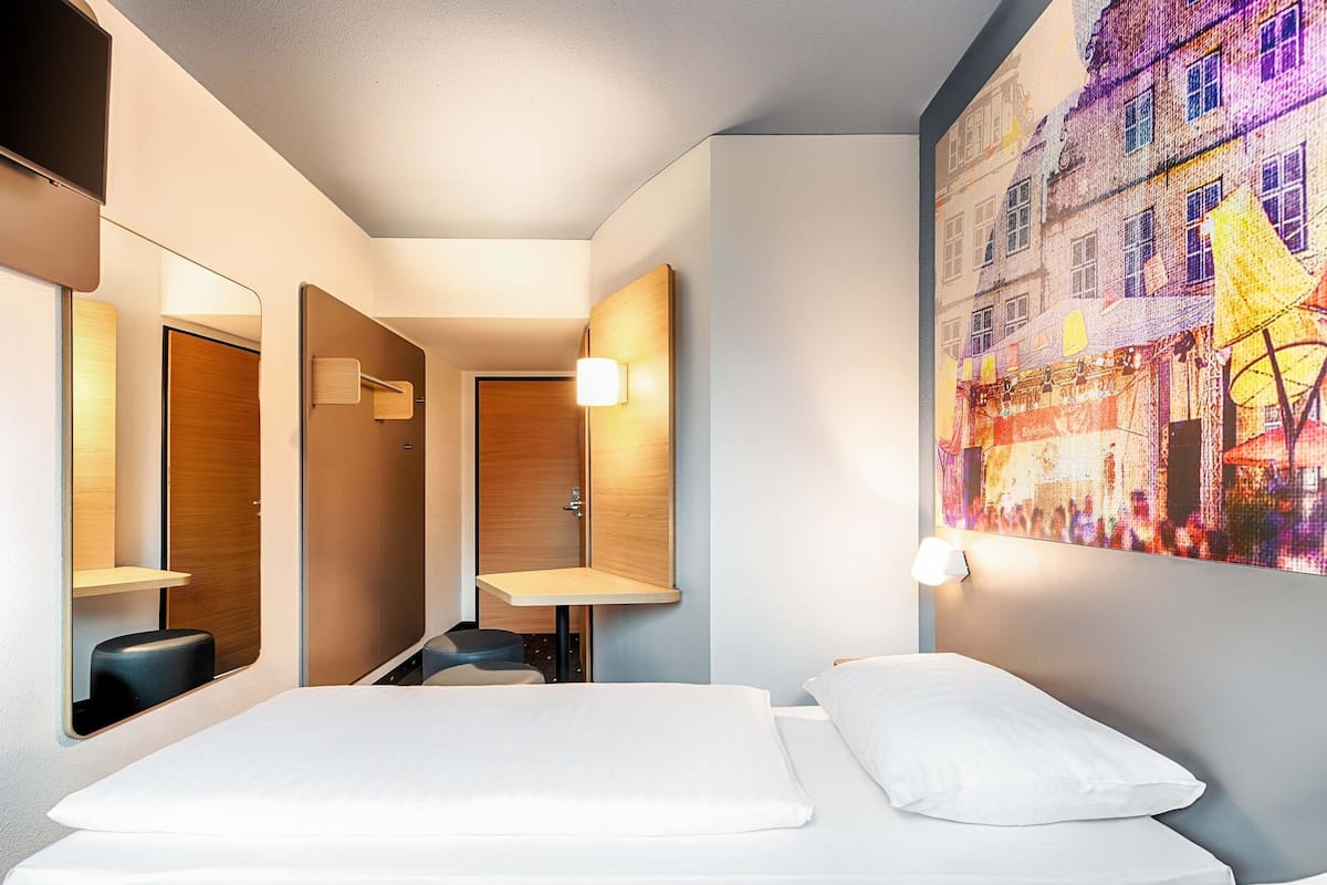 Quarto duplo | Roupas de cama antialérgicas, escrivaninha, quartos à prova de som