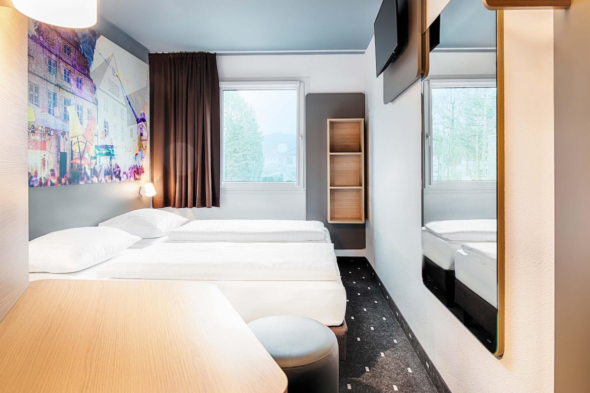 Chambre avec lits jumeaux | 1 chambre, literie hypoallergĂ©nique, bureau, systĂšme dâinsonorisation