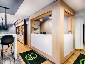Lobby - B&B Hotel Bielefeld-Ost (Bielefeld)