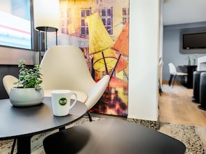 Hypo-allergenic bedding, desk, soundproofing, free WiFi