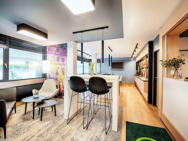 Bar (on property) - B&B Hotel Bielefeld-Ost (Bielefeld)