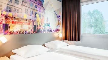 Værelse med 2 enkeltsenge | Allergivenligt sengetøj, skrivebord, lydisolering, gratis Wi-Fi