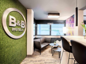 Literie hypoallergénique, bureau, chambres insonorisées, Wi-Fi gratuit