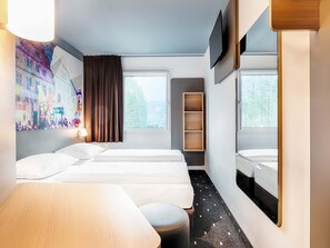 Hypo-allergenic bedding, desk, soundproofing, free WiFi