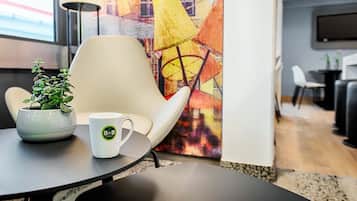 Hypo-allergenic bedding, desk, soundproofing, free WiFi