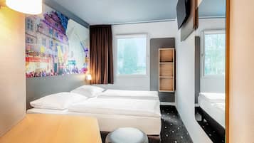 Hypo-allergenic bedding, desk, soundproofing, free WiFi