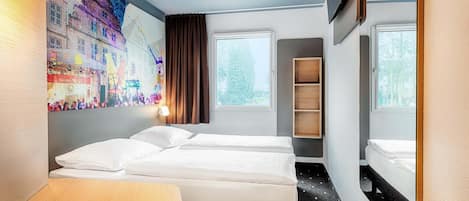 Hypo-allergenic bedding, desk, soundproofing, free WiFi