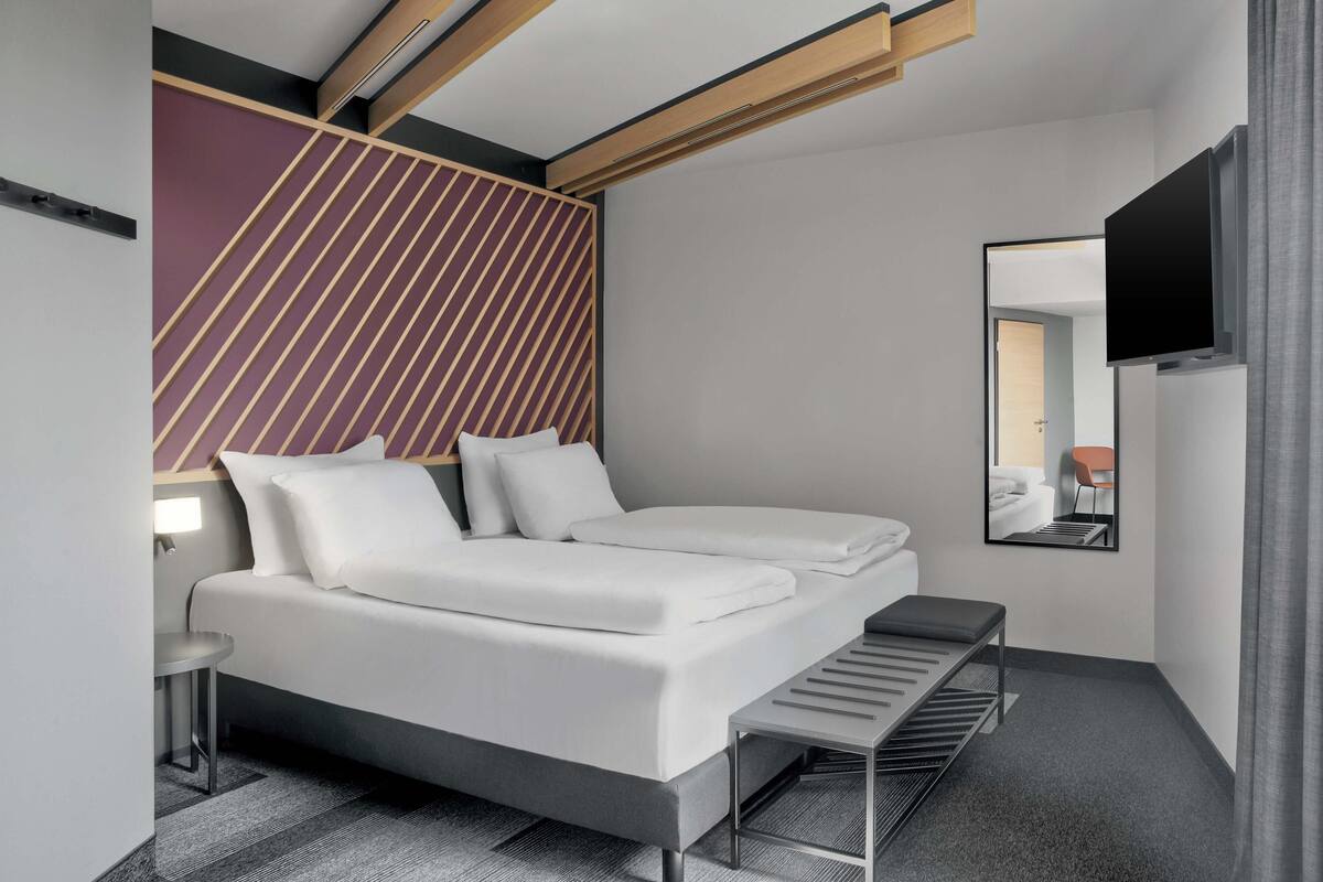 Kamar Double Premium | Meja kerja, Wi-Fi gratis, dan seprai linen