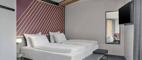 Quarto casal premium | Escrivaninha, Wi-Fi de cortesia, roupa de cama