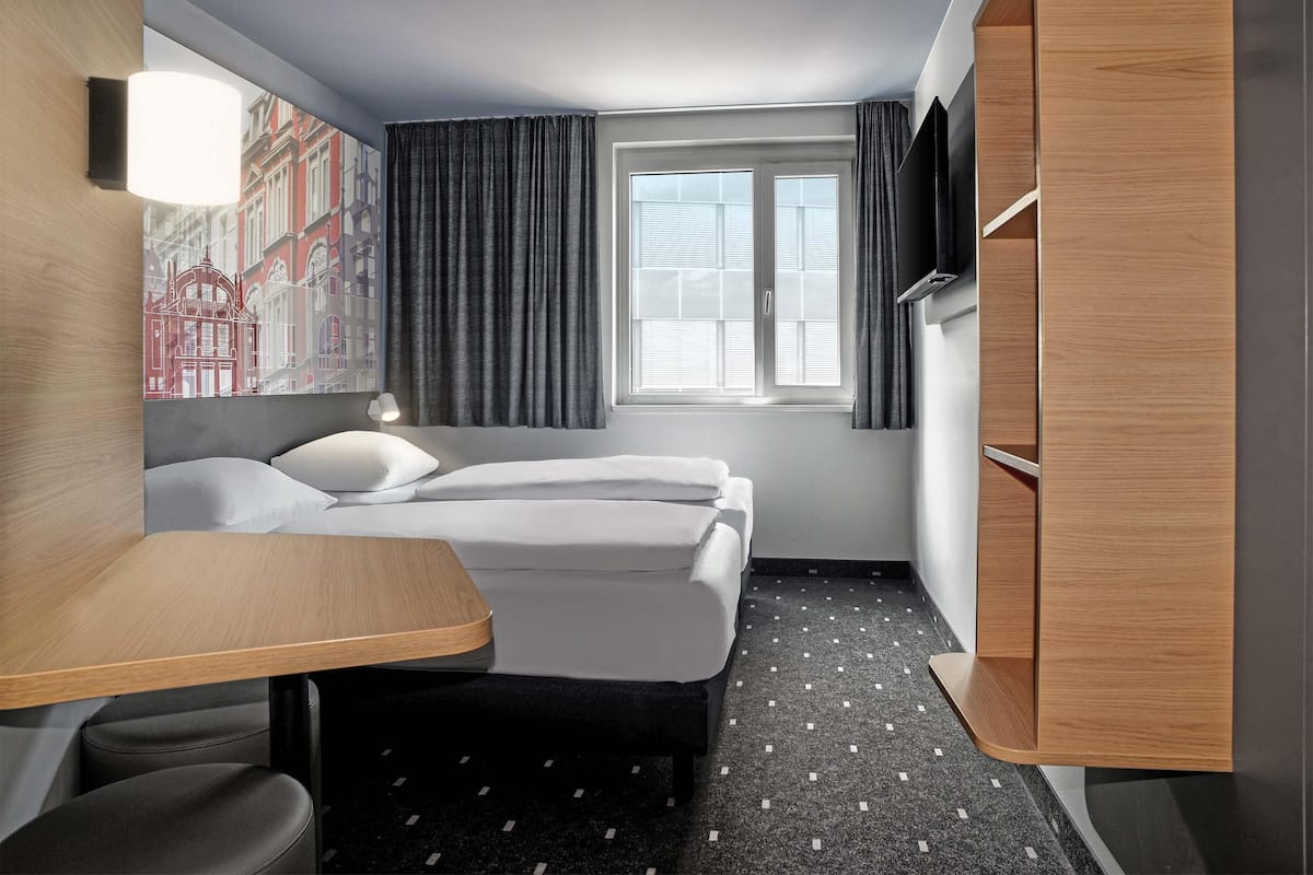 Chambre avec lits jumeaux | Bureau, Wi-Fi gratuit, draps fournis