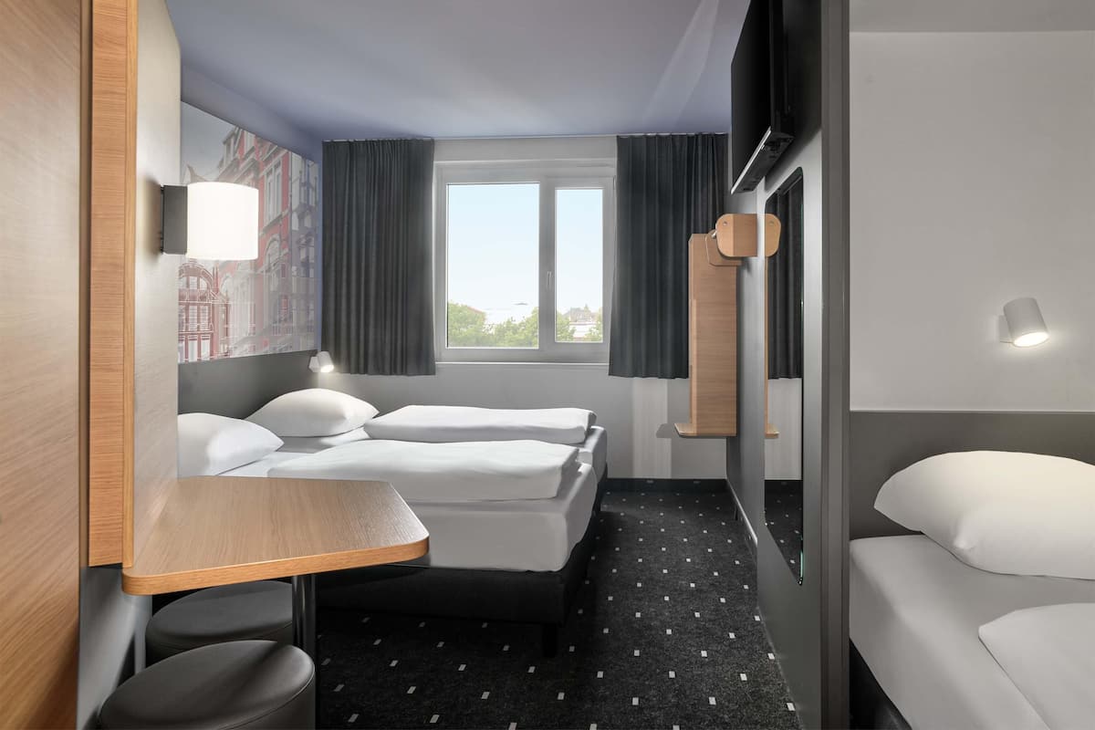 Chambre Triple | Bureau, Wi-Fi gratuit, draps fournis