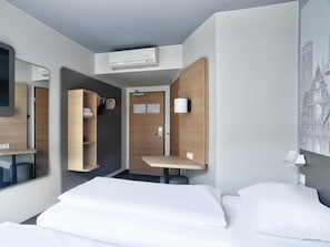 Twin Room | 1 bedroom, desk, free WiFi, bed sheets