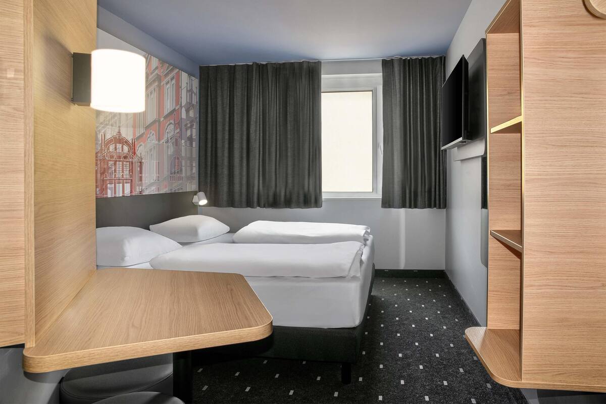 Kamar Double | Meja kerja, Wi-Fi gratis, dan seprai linen