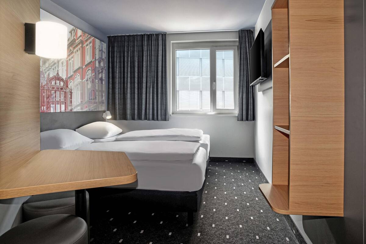 Kamar Twin | Meja kerja, Wi-Fi gratis, dan seprai linen