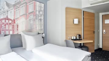 1 bedroom, desk, free WiFi, bed sheets