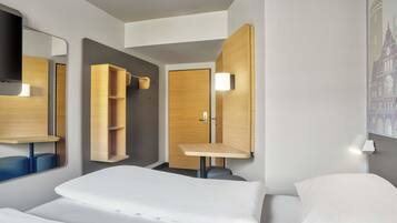 Doppelzimmer | Schreibtisch, kostenloses WLAN, BettwÀsche