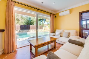 TV - House in Alcudia Can Jaume with swimming pool (Alcúdia)