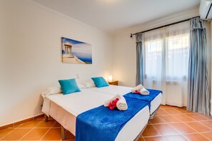 3 bedrooms, iron/ironing board, free WiFi, bed sheets