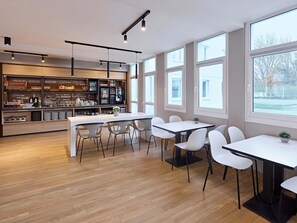 Bar (on property) - B&B Hotel Köln-Airport (Cologne)