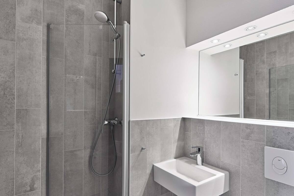 desk, soundproofing, free wifi, bed sheets