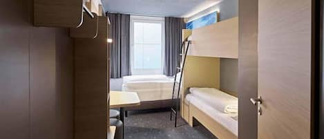 Quadruple Room | Desk, soundproofing, WiFi (free), bed sheets