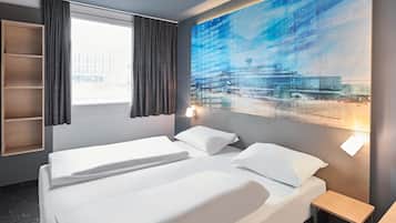 Desk, soundproofing, free WiFi, bed sheets