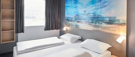 Desk, soundproofing, free WiFi, bed sheets