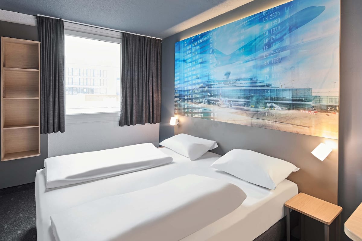 double room | desk, soundproofing, free wifi, bed sheets