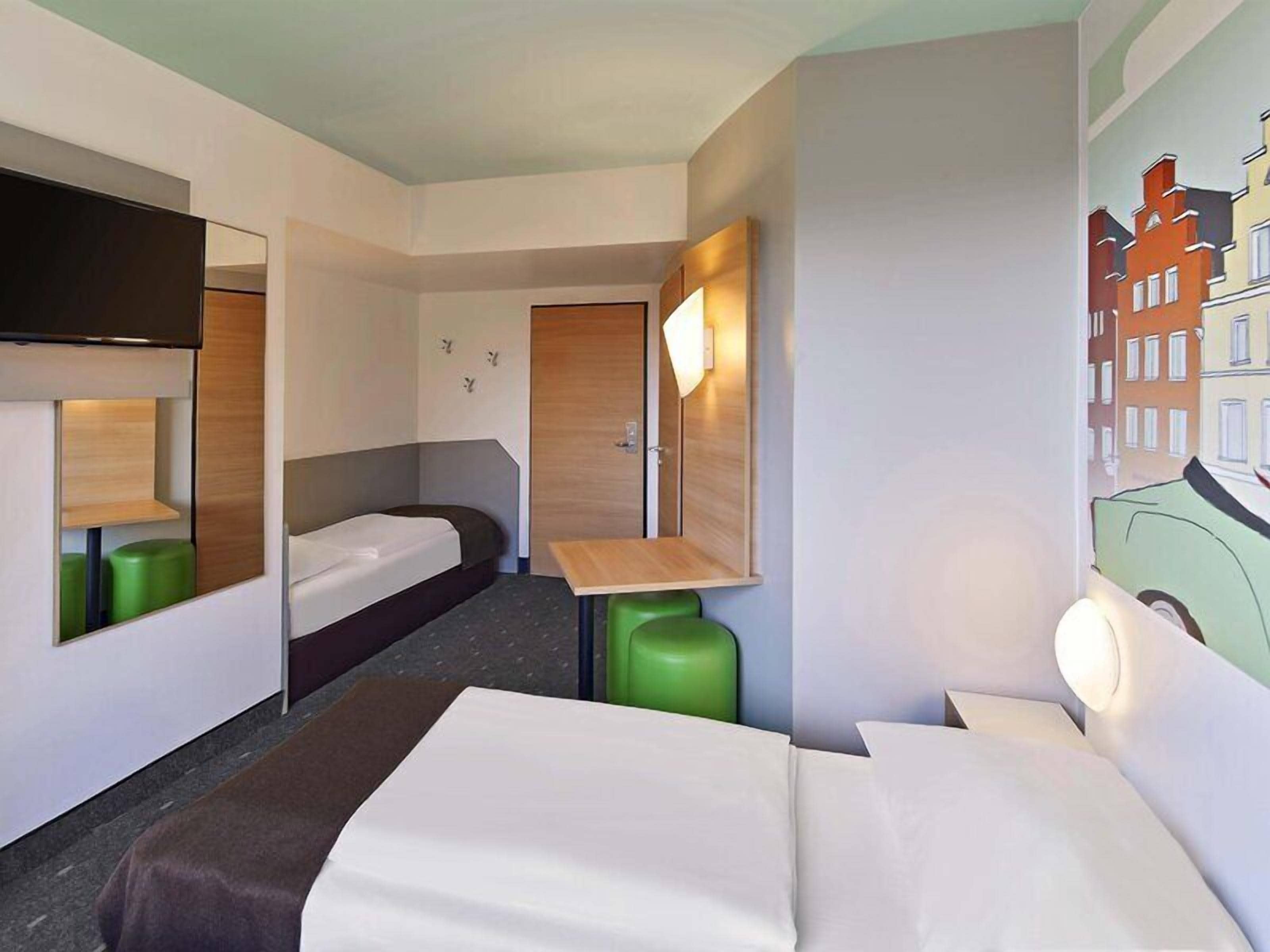 Quarto triplo | Escrivaninha, quartos à prova de som, Wi-Fi de cortesia, roupa de cama