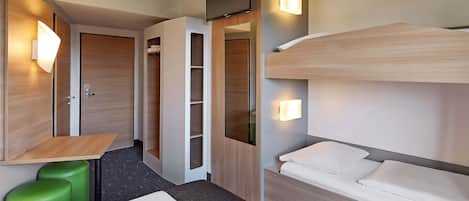 Desk, soundproofing, free WiFi, bed sheets