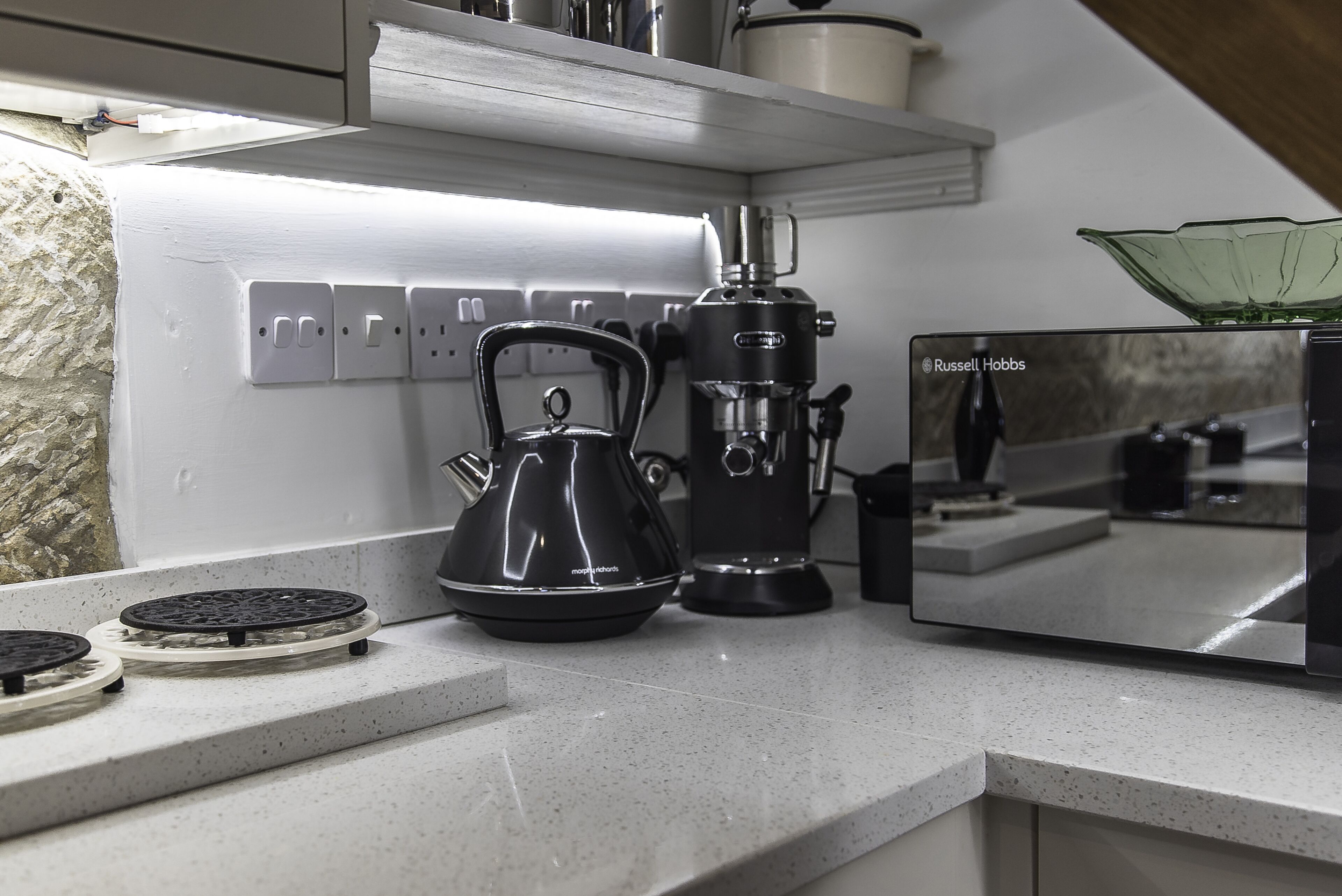 雪櫃、微波爐、焗爐、爐具