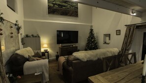 Smart TV, fireplace, video games, DVD player - Luxury retreat for 2 couples/ family in spectacular location in North York Moors (Glaisdale)