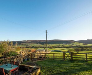 Outdoor dining - Luxury retreat for 2 couples/ family in spectacular location in North York Moors (Glaisdale)