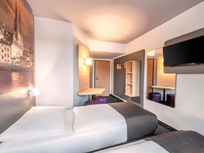 Zweibettzimmer | Schreibtisch, schallisolierte Zimmer, kostenloses WLAN, Bettwäsche