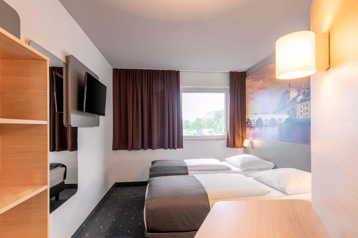 Zweibettzimmer | Schreibtisch, schallisolierte Zimmer, kostenloses WLAN, Bettwäsche