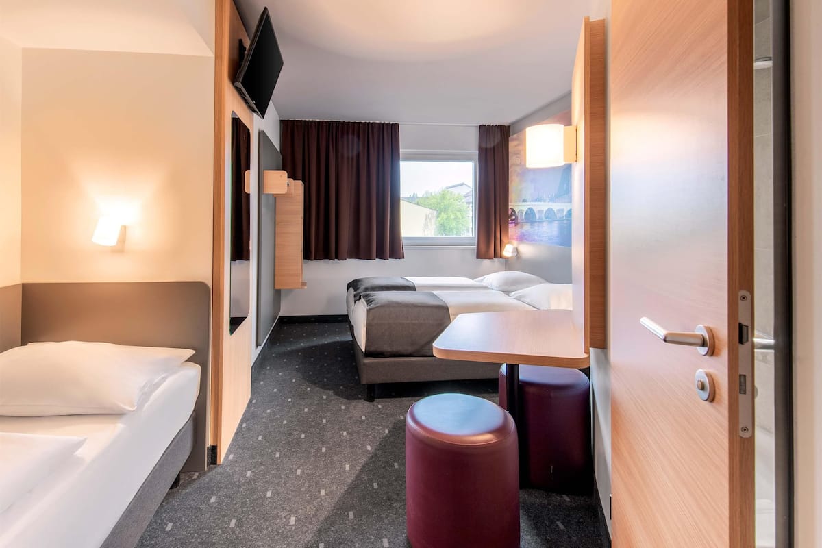 Chambre Triple | Bureau, chambres insonorisées, Wi-Fi gratuit, draps fournis