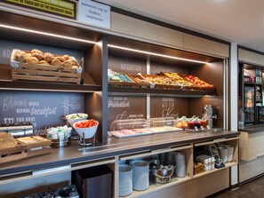 Päivittäinen buffetaamiainen (13.9 EUR per henkilö)