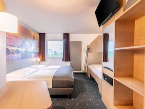 Chambre Quadruple | Bureau, chambres insonorisées, Wi-Fi gratuit, draps fournis