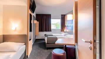 Escritorio, insonorización, wifi gratis y ropa de cama