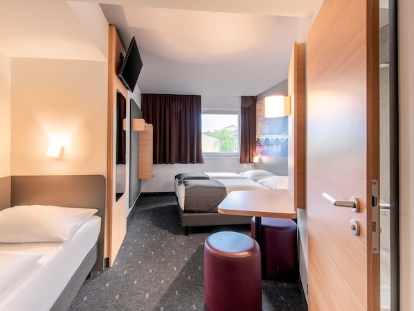 書桌、隔音、免費無線上網、床單