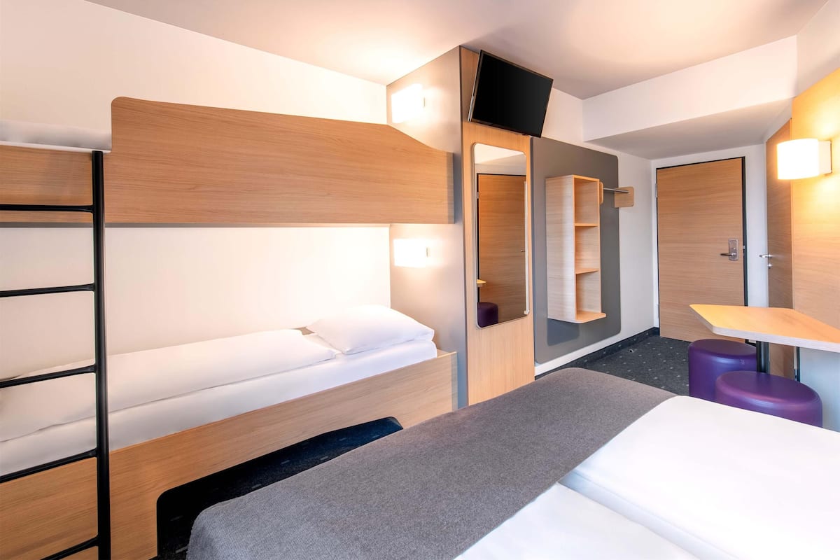 Chambre Quadruple | Bureau, chambres insonorisées, Wi-Fi gratuit, draps fournis