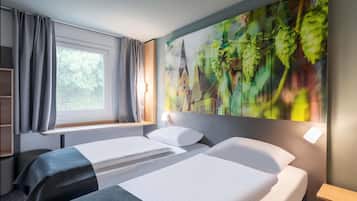 Työpöytä, äänieristys, ilmainen Wi-Fi, vuodevaatteet