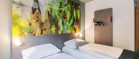 Escritorio, sistema de insonorización, wifi gratis y ropa de cama