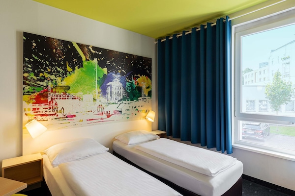 Allergikerbettwaren, Schreibtisch, schallisolierte Zimmer