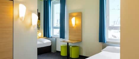 Hypo-allergenic bedding available, desk, soundproofing, WiFi (free)
