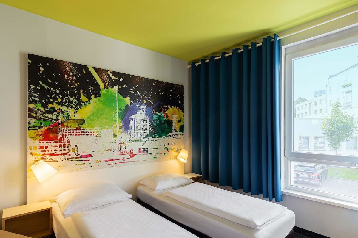 Hypo-allergenic bedding, desk, soundproofing, free WiFi